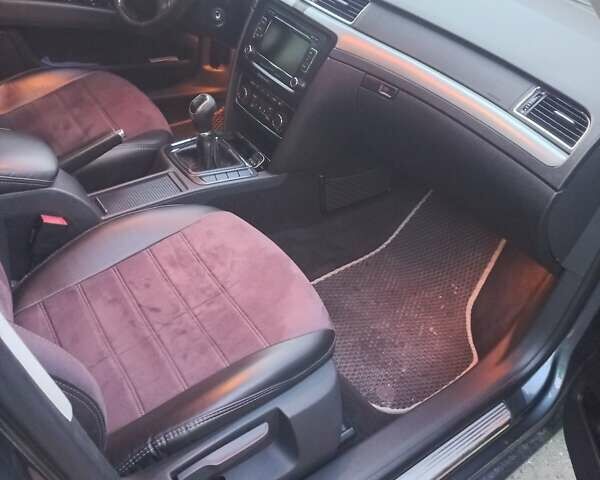 Серый Шкода Суперб, объемом двигателя 1.9 л и пробегом 317 тыс. км за 8000 $, фото 3 на Automoto.ua