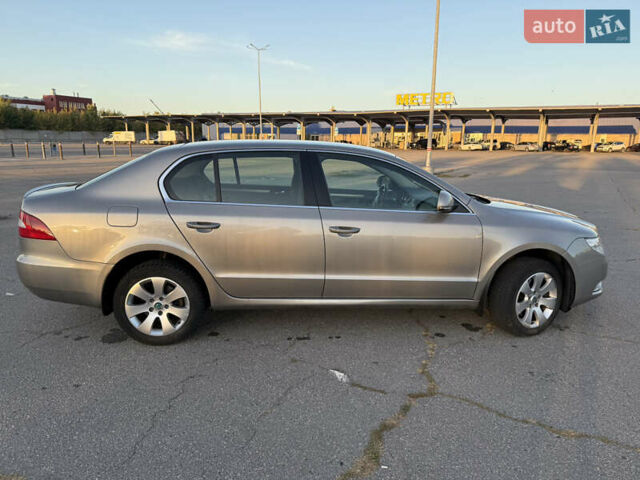 Сірий Шкода Суперб, об'ємом двигуна 0 л та пробігом 87 тис. км за 8000 $, фото 2 на Automoto.ua