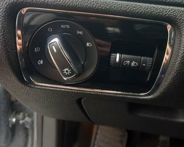 Серый Шкода Суперб, объемом двигателя 1.8 л и пробегом 323 тыс. км за 6350 $, фото 47 на Automoto.ua