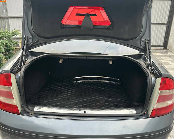 Серый Шкода Суперб, объемом двигателя 1.8 л и пробегом 315 тыс. км за 5100 $, фото 8 на Automoto.ua