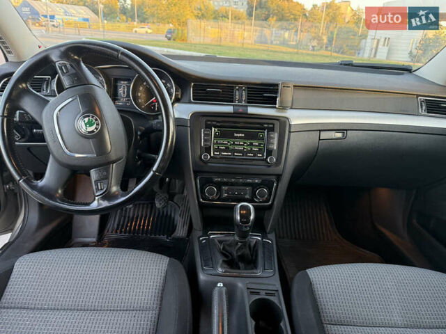 Сірий Шкода Суперб, об'ємом двигуна 0 л та пробігом 87 тис. км за 8000 $, фото 6 на Automoto.ua
