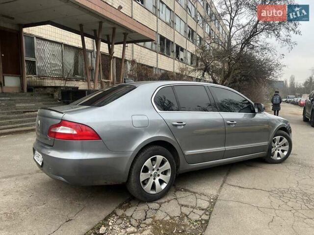 Серый Шкода Суперб, объемом двигателя 1.8 л и пробегом 213 тыс. км за 8000 $, фото 7 на Automoto.ua