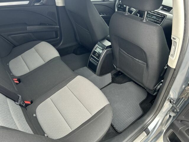 Серый Шкода Суперб, объемом двигателя 1.8 л и пробегом 250 тыс. км за 7499 $, фото 11 на Automoto.ua