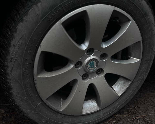 Сірий Шкода Суперб, об'ємом двигуна 1.8 л та пробігом 240 тис. км за 7500 $, фото 3 на Automoto.ua