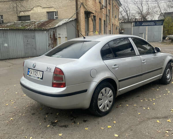 Серый Шкода Суперб, объемом двигателя 1.78 л и пробегом 340 тыс. км за 3299 $, фото 1 на Automoto.ua