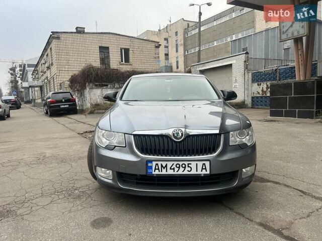 Серый Шкода Суперб, объемом двигателя 1.8 л и пробегом 213 тыс. км за 8000 $, фото 1 на Automoto.ua