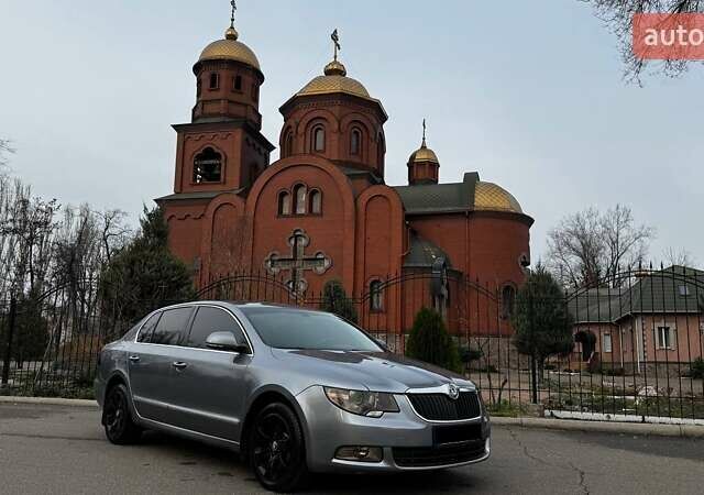 Серый Шкода Суперб, объемом двигателя 0 л и пробегом 187 тыс. км за 9899 $, фото 1 на Automoto.ua