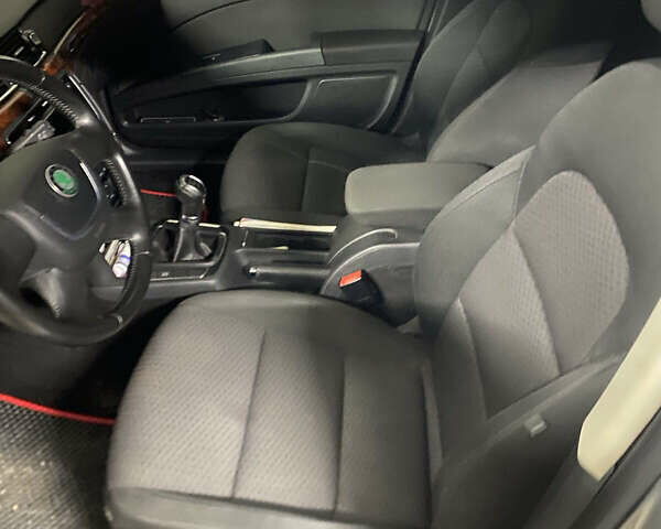 Серый Шкода Суперб, объемом двигателя 1.8 л и пробегом 70 тыс. км за 11000 $, фото 5 на Automoto.ua