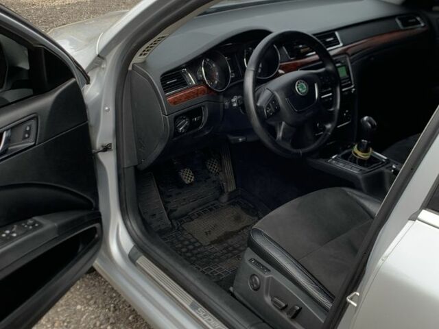 Сірий Шкода Суперб, об'ємом двигуна 1.4 л та пробігом 400 тис. км за 9999 $, фото 10 на Automoto.ua