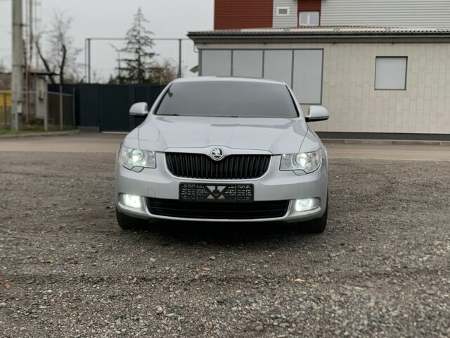 Сірий Шкода Суперб, об'ємом двигуна 1.4 л та пробігом 400 тис. км за 9999 $, фото 1 на Automoto.ua