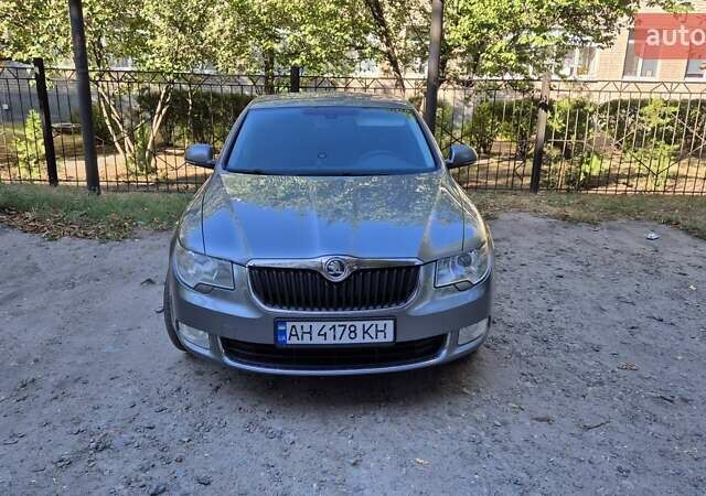 Серый Шкода Суперб, объемом двигателя 1.39 л и пробегом 221 тыс. км за 7000 $, фото 1 на Automoto.ua
