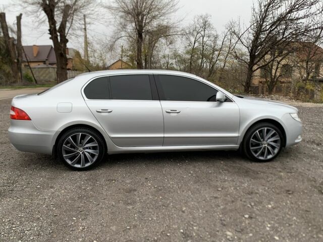 Сірий Шкода Суперб, об'ємом двигуна 1.4 л та пробігом 400 тис. км за 9999 $, фото 3 на Automoto.ua