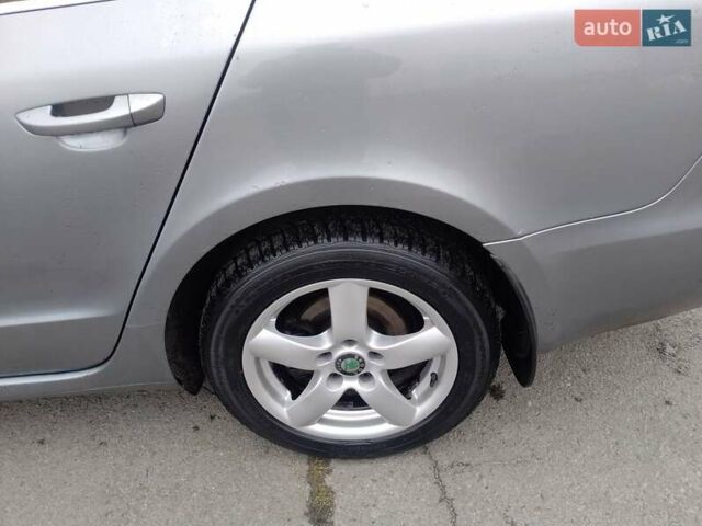 Серый Шкода Суперб, объемом двигателя 1.4 л и пробегом 264 тыс. км за 7200 $, фото 3 на Automoto.ua