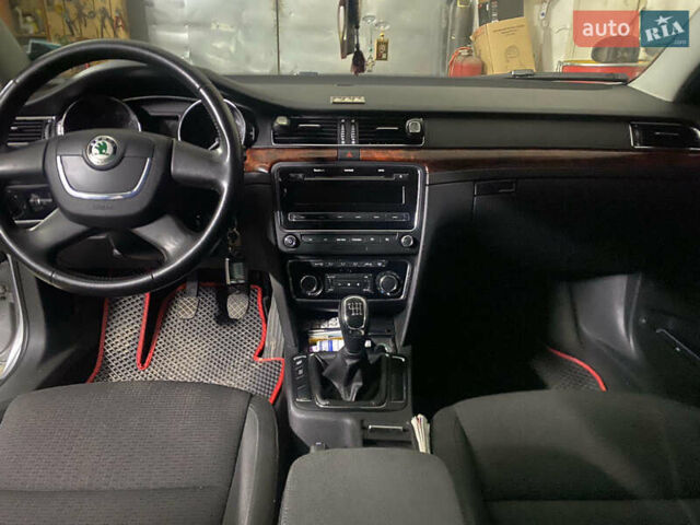 Серый Шкода Суперб, объемом двигателя 1.8 л и пробегом 70 тыс. км за 11000 $, фото 8 на Automoto.ua