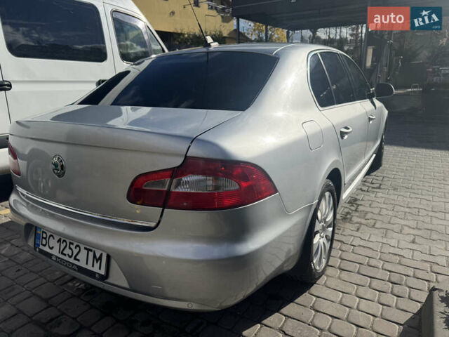 Шкода Суперб 2009 у Новояворівськ на Automoto.ua Сірий Шкода Суперб, об'ємом двигуна 1.97 л та пробігом 298 тис. км за 9500 $, фото 4 на Automoto.ua