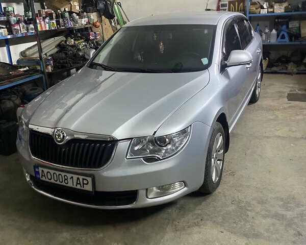 Серый Шкода Суперб, объемом двигателя 1.8 л и пробегом 70 тыс. км за 11000 $, фото 1 на Automoto.ua