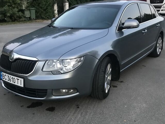 Сірий Шкода Суперб, об'ємом двигуна 2 л та пробігом 361 тис. км за 8100 $, фото 1 на Automoto.ua
