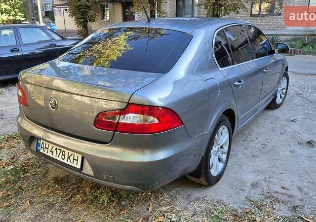 Серый Шкода Суперб, объемом двигателя 1.39 л и пробегом 220 тыс. км за 8000 $, фото 3 на Automoto.ua