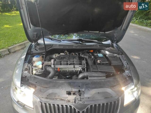 Сірий Шкода Суперб, об'ємом двигуна 1.97 л та пробігом 250 тис. км за 8599 $, фото 27 на Automoto.ua