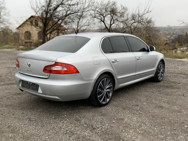 Сірий Шкода Суперб, об'ємом двигуна 1.4 л та пробігом 400 тис. км за 9999 $, фото 4 на Automoto.ua