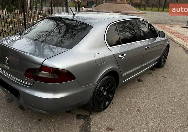 Серый Шкода Суперб, объемом двигателя 0 л и пробегом 187 тыс. км за 9899 $, фото 6 на Automoto.ua