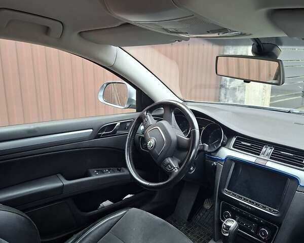 Серый Шкода Суперб, объемом двигателя 1.8 л и пробегом 227 тыс. км за 9044 $, фото 3 на Automoto.ua