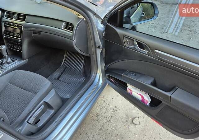 Серый Шкода Суперб, объемом двигателя 1.39 л и пробегом 221 тыс. км за 7000 $, фото 6 на Automoto.ua