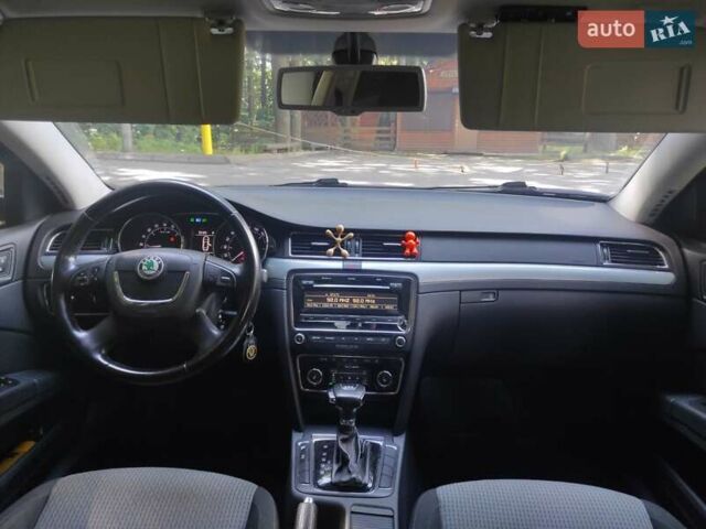Сірий Шкода Суперб, об'ємом двигуна 1.97 л та пробігом 250 тис. км за 8599 $, фото 26 на Automoto.ua