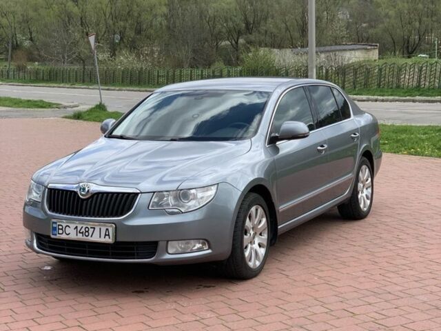 Сірий Шкода Суперб, об'ємом двигуна 2 л та пробігом 320 тис. км за 10100 $, фото 1 на Automoto.ua