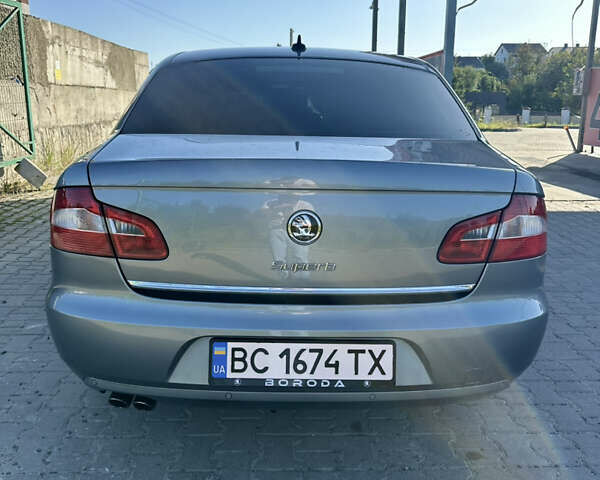 Сірий Шкода Суперб, об'ємом двигуна 2 л та пробігом 286 тис. км за 9800 $, фото 1 на Automoto.ua