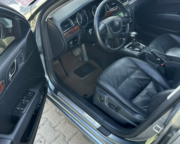 Сірий Шкода Суперб, об'ємом двигуна 2 л та пробігом 286 тис. км за 9800 $, фото 8 на Automoto.ua