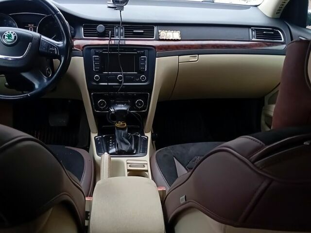 Серый Шкода Суперб, объемом двигателя 2 л и пробегом 197 тыс. км за 10200 $, фото 1 на Automoto.ua