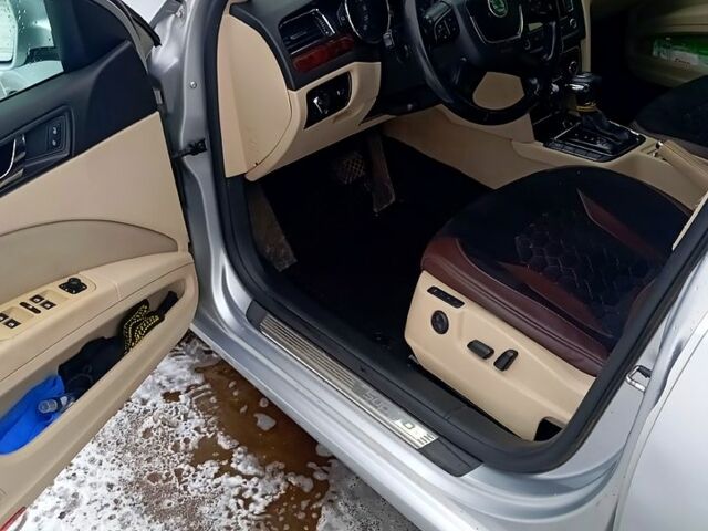 Серый Шкода Суперб, объемом двигателя 2 л и пробегом 197 тыс. км за 10200 $, фото 2 на Automoto.ua