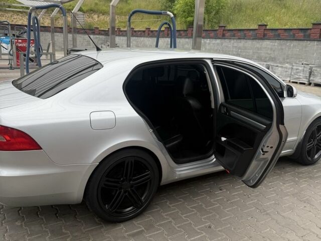 Сірий Шкода Суперб, об'ємом двигуна 2 л та пробігом 450 тис. км за 4500 $, фото 4 на Automoto.ua