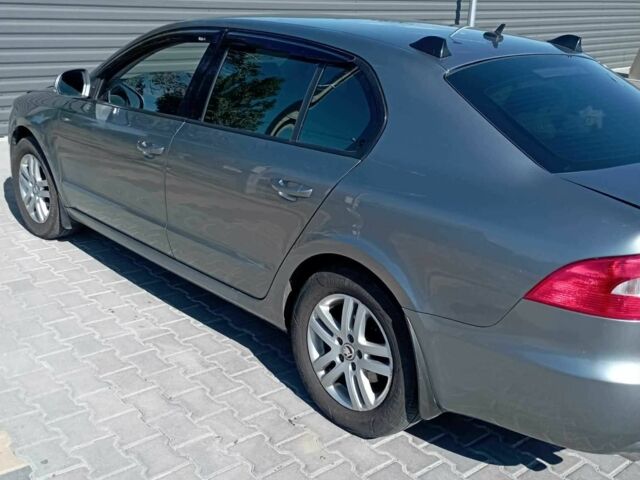 Серый Шкода Суперб, объемом двигателя 1.8 л и пробегом 237 тыс. км за 8223 $, фото 1 на Automoto.ua