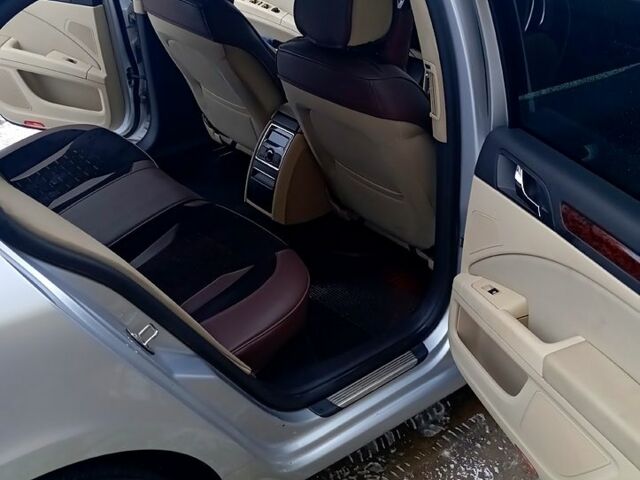 Серый Шкода Суперб, объемом двигателя 2 л и пробегом 197 тыс. км за 10200 $, фото 4 на Automoto.ua