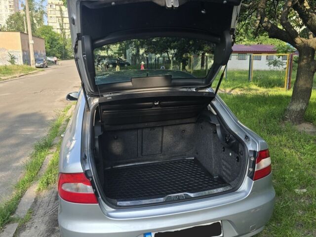 Сірий Шкода Суперб, об'ємом двигуна 0 л та пробігом 227 тис. км за 8000 $, фото 5 на Automoto.ua