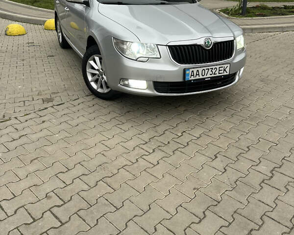 Серый Шкода Суперб, объемом двигателя 1.8 л и пробегом 218 тыс. км за 10500 $, фото 1 на Automoto.ua