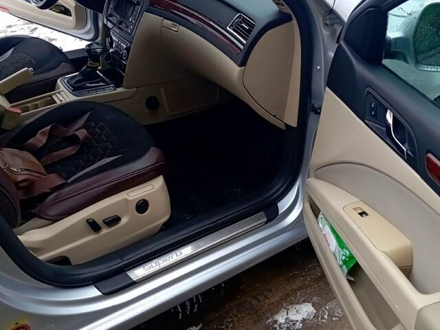 Серый Шкода Суперб, объемом двигателя 2 л и пробегом 197 тыс. км за 10200 $, фото 6 на Automoto.ua