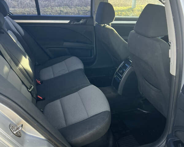 Серый Шкода Суперб, объемом двигателя 1.8 л и пробегом 235 тыс. км за 7200 $, фото 14 на Automoto.ua