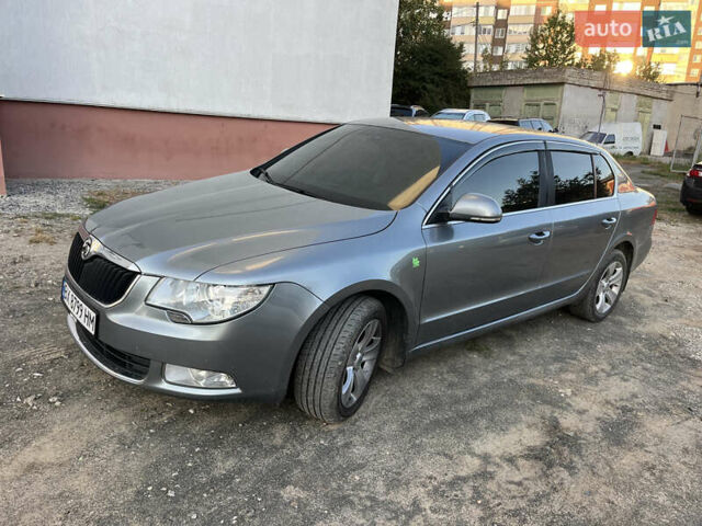 Шкода Суперб 2011 у Хмельницькому на Automoto.ua Сірий Шкода Суперб, об'ємом двигуна 1.6 л та пробігом 225 тис. км за 8600 $, фото 3 на Automoto.ua