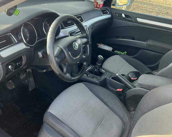 Серый Шкода Суперб, объемом двигателя 1.8 л и пробегом 235 тыс. км за 7200 $, фото 8 на Automoto.ua