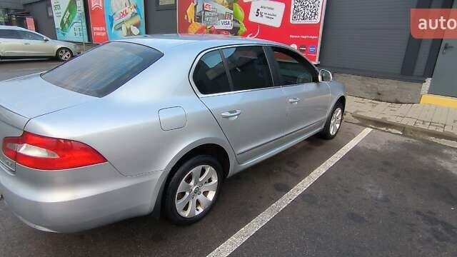 Серый Шкода Суперб, объемом двигателя 1.8 л и пробегом 230 тыс. км за 10000 $, фото 24 на Automoto.ua