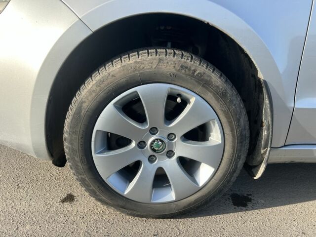 Серый Шкода Суперб, объемом двигателя 1.8 л и пробегом 235 тыс. км за 7200 $, фото 19 на Automoto.ua