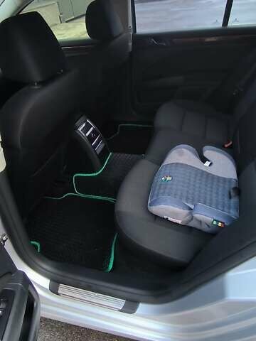 Серый Шкода Суперб, объемом двигателя 1.8 л и пробегом 228 тыс. км за 11100 $, фото 21 на Automoto.ua