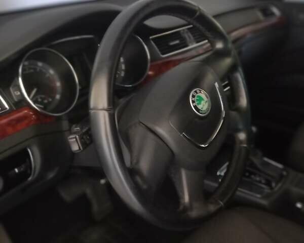 Серый Шкода Суперб, объемом двигателя 1.79 л и пробегом 149 тыс. км за 9000 $, фото 9 на Automoto.ua