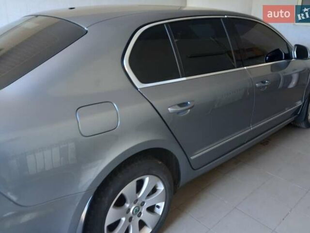 Серый Шкода Суперб, объемом двигателя 1.79 л и пробегом 149 тыс. км за 9000 $, фото 3 на Automoto.ua