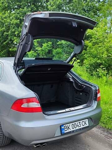 Серый Шкода Суперб, объемом двигателя 2 л и пробегом 300 тыс. км за 9900 $, фото 3 на Automoto.ua