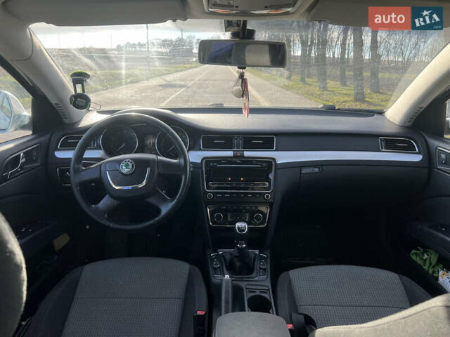 Серый Шкода Суперб, объемом двигателя 1.8 л и пробегом 235 тыс. км за 7200 $, фото 22 на Automoto.ua