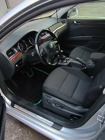 Серый Шкода Суперб, объемом двигателя 1.8 л и пробегом 228 тыс. км за 11100 $, фото 22 на Automoto.ua